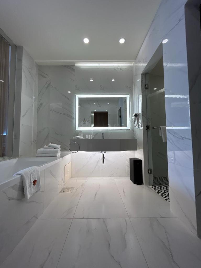 Hotel Saint Georges Beirut Al Marfa' Bagian luar foto